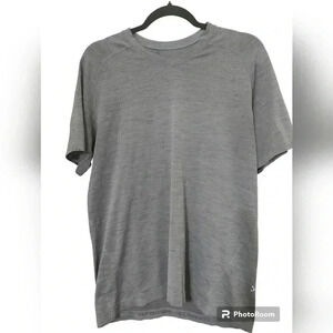 Lululemon Metal Vent Tech Short Sleeve V grey size Medium